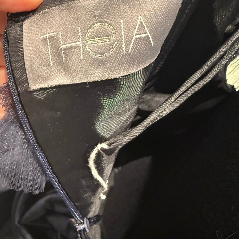 Theia Women’s Off-Shoulder Navy Prom/Wedding/Gala Gown, Size M See Measurements - Picture 2 of 6